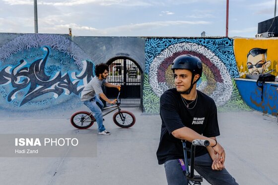 گزارش تصویری | ورزش‌های خیابانی؛ دوچرخه سواری BMX در جنوب تهران