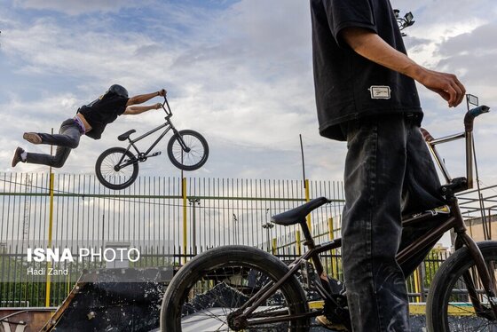 گزارش تصویری | ورزش‌های خیابانی؛ دوچرخه سواری BMX در جنوب تهران