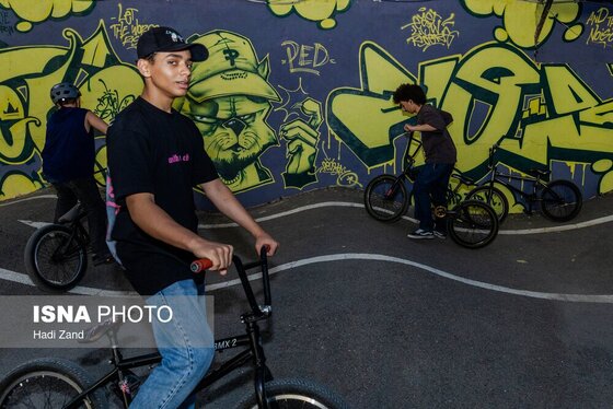 گزارش تصویری | ورزش‌های خیابانی؛ دوچرخه سواری BMX در جنوب تهران