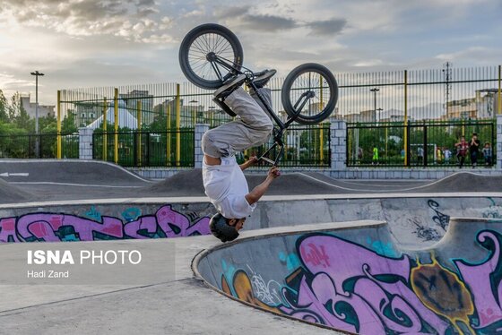 گزارش تصویری | ورزش‌های خیابانی؛ دوچرخه سواری BMX در جنوب تهران