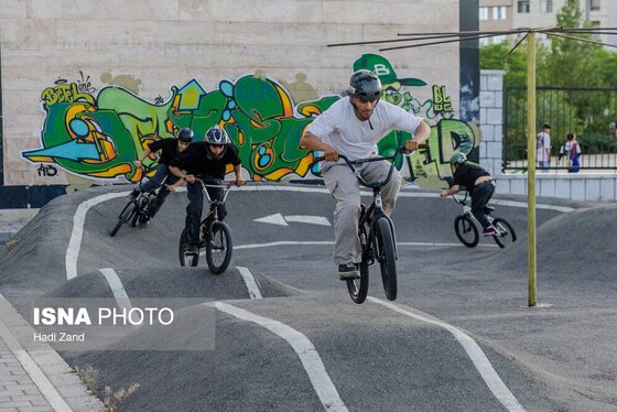 گزارش تصویری | ورزش‌های خیابانی؛ دوچرخه سواری BMX در جنوب تهران