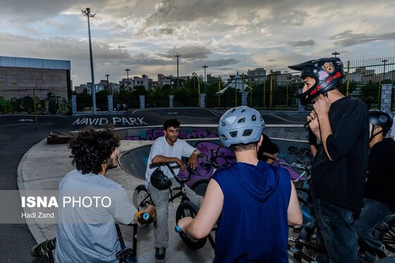 گزارش تصویری | ورزش‌های خیابانی؛ دوچرخه سواری BMX در جنوب تهران