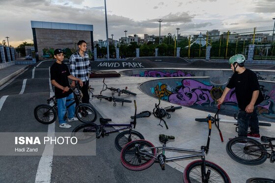 گزارش تصویری | ورزش‌های خیابانی؛ دوچرخه سواری BMX در جنوب تهران