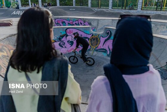 گزارش تصویری | ورزش‌های خیابانی؛ دوچرخه سواری BMX در جنوب تهران