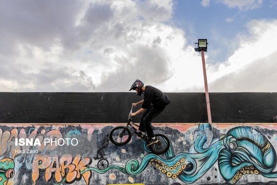 گزارش تصویری | ورزش‌های خیابانی؛ دوچرخه سواری BMX در جنوب تهران