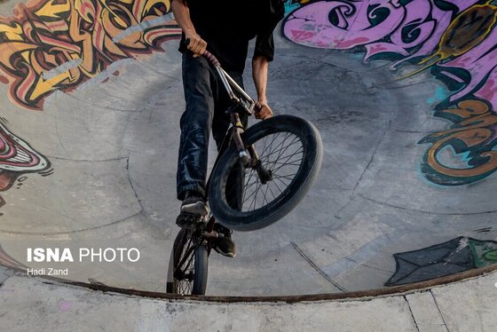 گزارش تصویری | ورزش‌های خیابانی؛ دوچرخه سواری BMX در جنوب تهران