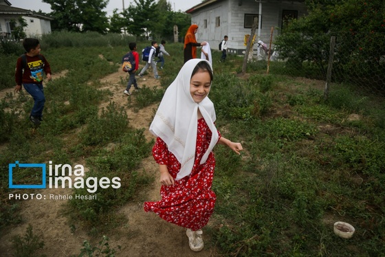 گزارش تصویری | تحصیل در باغ خانه معلم