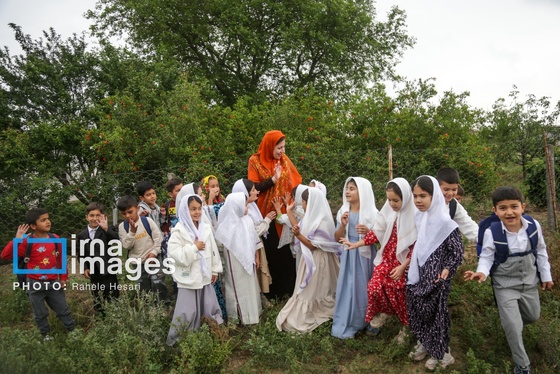 گزارش تصویری | تحصیل در باغ خانه معلم