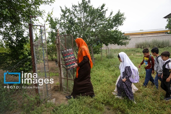 گزارش تصویری | تحصیل در باغ خانه معلم