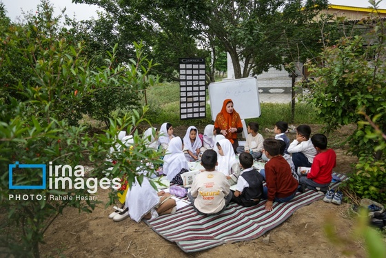 گزارش تصویری | تحصیل در باغ خانه معلم