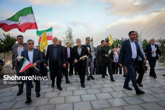 گزارش تصویری | رونمایی از یادمان شهدای بوستان‌های خورشید و اردیبهشت در مشهد