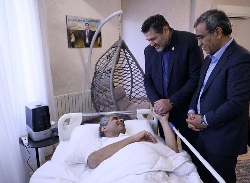 عیادت مهدی تاج و جمعی از مدیران استانی از حسن کامرانی‌فر