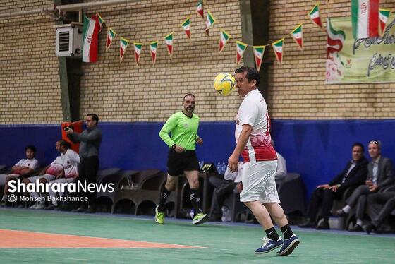 گزارش تصویری | بازی خیرخواهانه یاران خداداد عزیزی به مناسبت عید غدیر در کانون اصلاح و تربیت مشهد
