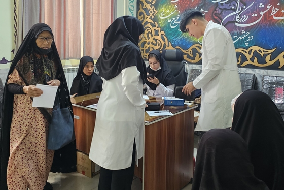 خدمت رسانی گروه جهادی پزشکی «حبیب رضوان» به ۵۰۰ نفر از ساکنان گلشهر مشهد + عکس