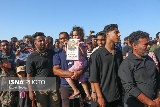 گزارش تصویری | تشییع پیکر شهید «قدرت زرنگاری» - جزیره هرمز