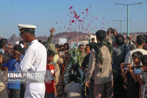 گزارش تصویری | تشییع پیکر شهید «قدرت زرنگاری» - جزیره هرمز
