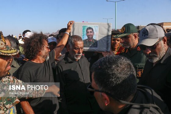گزارش تصویری | تشییع پیکر شهید «قدرت زرنگاری» - جزیره هرمز