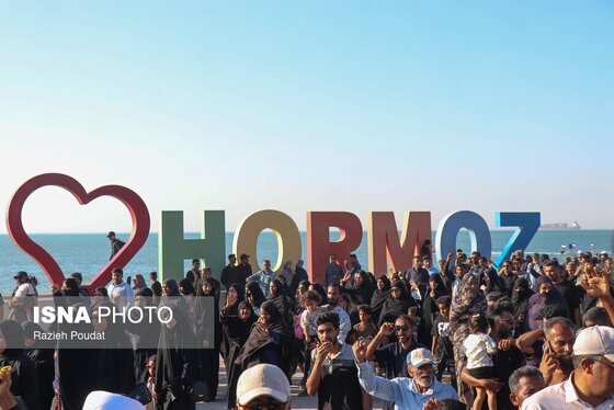گزارش تصویری | تشییع پیکر شهید «قدرت زرنگاری» - جزیره هرمز