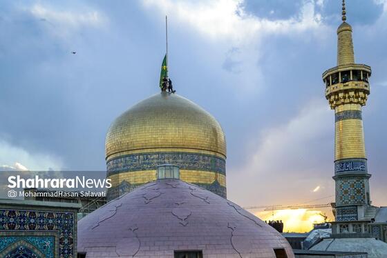 گزارش تصویری | آئین اذن عزای حسینی و تعویض پرچم گنبد حرم مطهر رضوی همزمان با آغاز ماه محرم