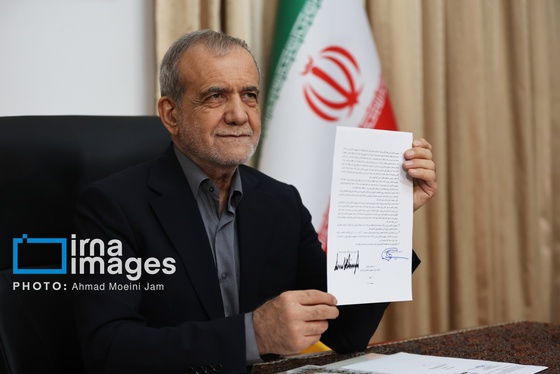 گزارش تصویری | لحظه امضای یادداشت تفاهم اسلام آباد توسط رئیس جمهور مسعود پزشکیان