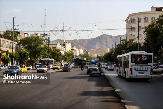 گزارش تصویری | جمع‌آوری نرده‌های بی‌آرتی خیابان امام رضا(ع) به منظور ایمن‌سازی مسیر تشییع پیکر رهبر شهید در مشهد