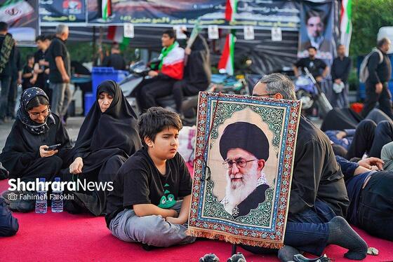 گزارش تصویری | اقامه نماز بر پیکر قائد شهید در خیابان های اطراف مصلی تهران