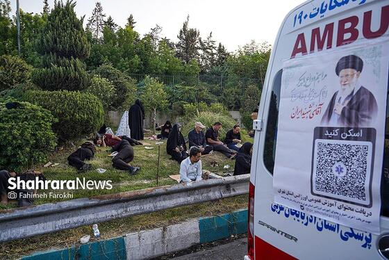 گزارش تصویری | اقامه نماز بر پیکر قائد شهید در خیابان های اطراف مصلی تهران