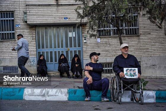 گزارش تصویری | اقامه نماز بر پیکر قائد شهید در خیابان های اطراف مصلی تهران