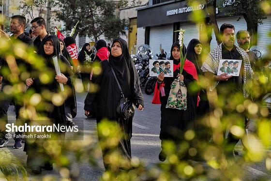 گزارش تصویری | اقامه نماز بر پیکر قائد شهید در خیابان های اطراف مصلی تهران