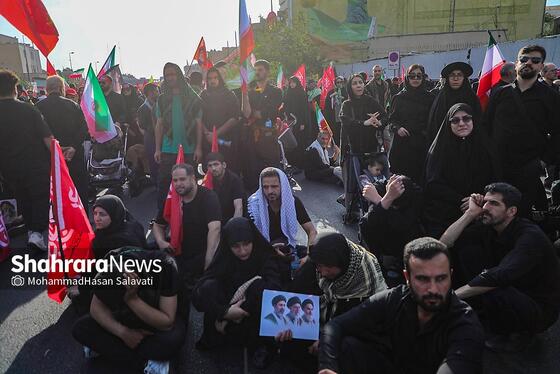 گزارش تصویری | مردم چشم انتظار پیکر شهدا