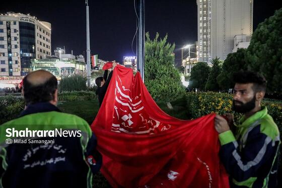 گزارش تصویری | اهتزاز پرچم سرخ «یا لثارات الحسین (ع)» در مسیر تشییع پیکر قائد شهید امت در مشهد