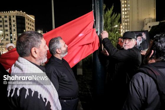 گزارش تصویری | اهتزاز پرچم سرخ «یا لثارات الحسین (ع)» در مسیر تشییع پیکر قائد شهید امت در مشهد