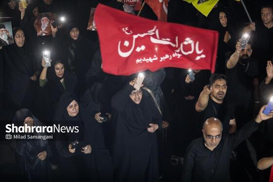 گزارش تصویری | اهتزاز پرچم سرخ «یا لثارات الحسین (ع)» در مسیر تشییع پیکر قائد شهید امت در مشهد