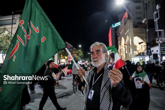 گزارش تصویری | اهتزاز پرچم سرخ «یا لثارات الحسین (ع)» در مسیر تشییع پیکر قائد شهید امت در مشهد