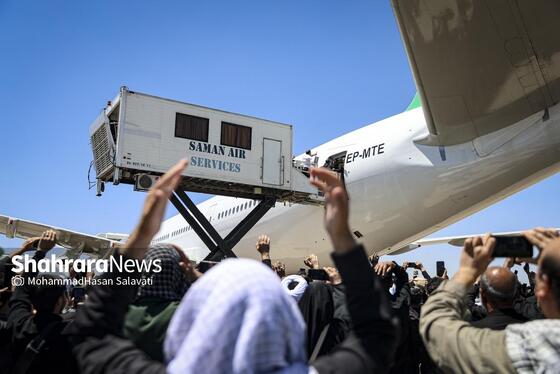 گزارش تصویری | استقبال از پیکر مطهر رهبر شهید انقلاب و خانواده ایشان در فرودگاه مشهد