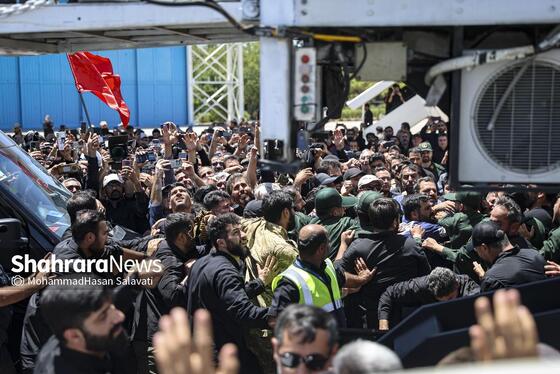 گزارش تصویری | استقبال از پیکر مطهر رهبر شهید انقلاب و خانواده ایشان در فرودگاه مشهد