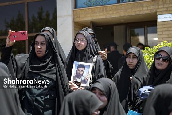 گزارش تصویری | استقبال از پیکر مطهر رهبر شهید انقلاب و خانواده ایشان در فرودگاه مشهد