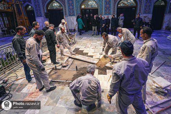 گزارش تصویری | آماده سازی مزار مطهر رهبر شهید انقلاب اسلامی در حرم مطهر رضوی