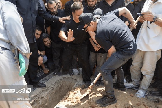 خاکسپاری مادر داریوش فرضیایی برگزار شد + تصاویر