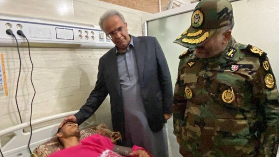 استاندار سیستان و بلوچستان از مجروحان حمله هوایی آسایشگاه سربازان در بمپور عیادت کرد + عکس و فیلم