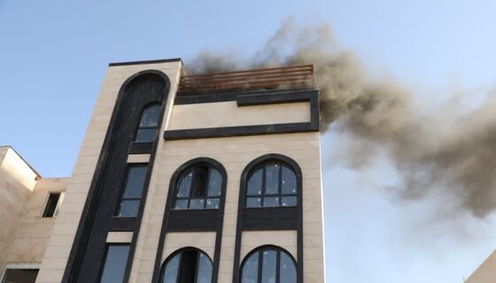 نجات جان دو کارگر توسط آتش‌نشانان مشهدی 