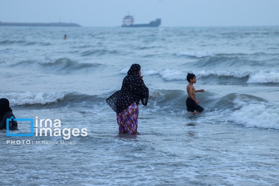 گزارش تصویری | آخرین چهارشنبه ماه صفر در ساحل بندرعباس