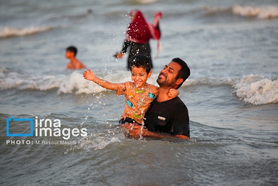 گزارش تصویری | آخرین چهارشنبه ماه صفر در ساحل بندرعباس