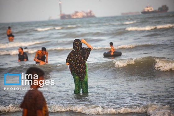 گزارش تصویری | آخرین چهارشنبه ماه صفر در ساحل بندرعباس