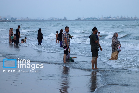 گزارش تصویری | آخرین چهارشنبه ماه صفر در ساحل بندرعباس
