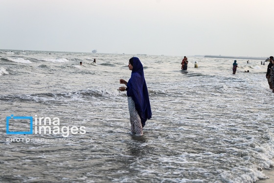 گزارش تصویری | آخرین چهارشنبه ماه صفر در ساحل بندرعباس