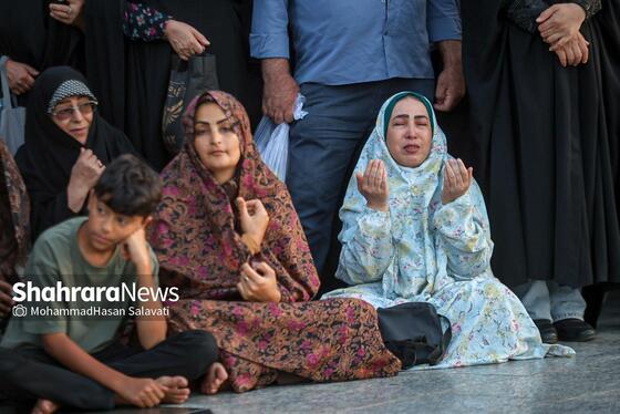 گزارش تصویری | آیین تعویض پرچم گنبد منور رضوی بعد از ۶۳ روز عزای ماه محرم و صفر
