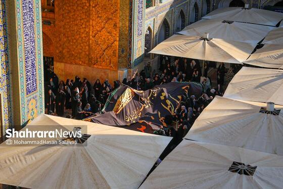گزارش تصویری | آیین تعویض پرچم گنبد منور رضوی بعد از ۶۳ روز عزای ماه محرم و صفر