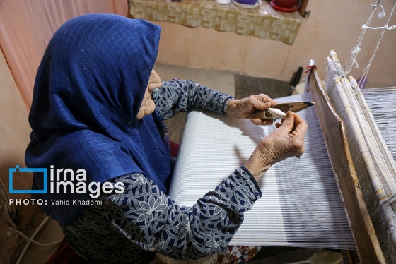 ایران زیباست | «چورشب بافی» سنتی در روستای رویین