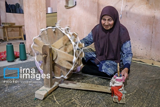 ایران زیباست | «چورشب بافی» سنتی در روستای رویین